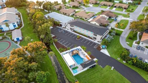 South Bradenton House | Sleeps 6 - Pool w Slide - Putt Putt - Min to IMG