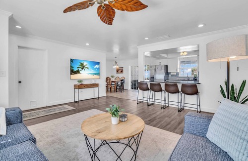 Whitfield House | Sleeps 7-Heated Saltwater Pool-Near Beach, Airport
