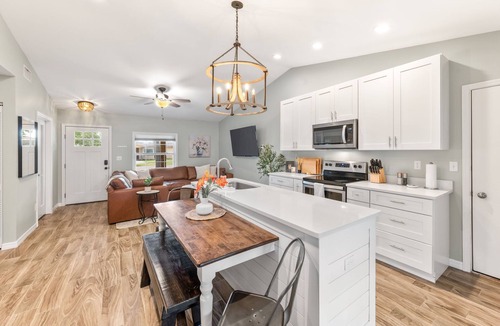 St. Augustine House | Sleeps 8 -Near Shrine Club/Boat Ramp/Pet Friendly