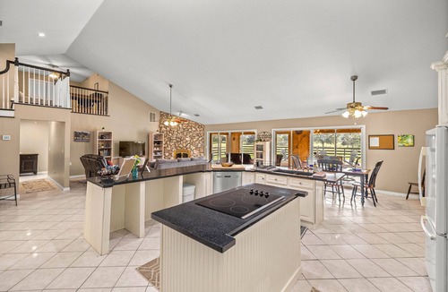 Morriston House | Sleeps 8, Private, 15 Minutes To World Equestrian & Rainbow River, 40 to UF