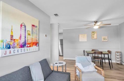 Sandalwood House | SMV Cute Jacksonville Bungalow Central