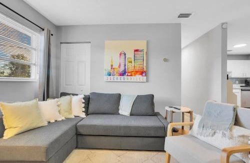 Sandalwood House | SMV Cute Jacksonville Bungalow Central