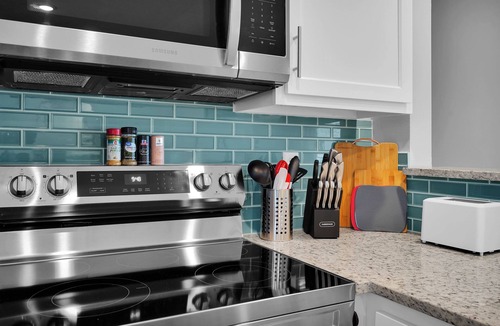 St. Augustine Beach House | Snowbird Discount! Tranquil Ocean Escape w/king & Balcony