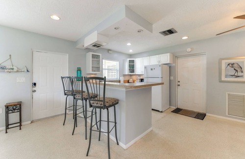 Sarasota House | Snowbird Haven! Pet Friendly & 3 Mi to Siesta Key