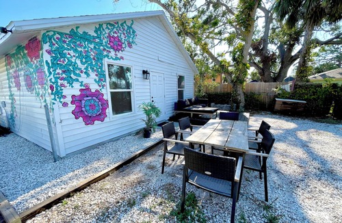 Bradenton House | Snowbird special! Monthly discount… 10 miles from the beach!