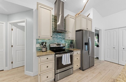 Vilano Beach House | Soft Sands Hideaway *HotTub*Beach Access
