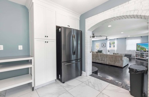 Solomons House | Solomons Spacious 6-BD Family Home with Hot Tub