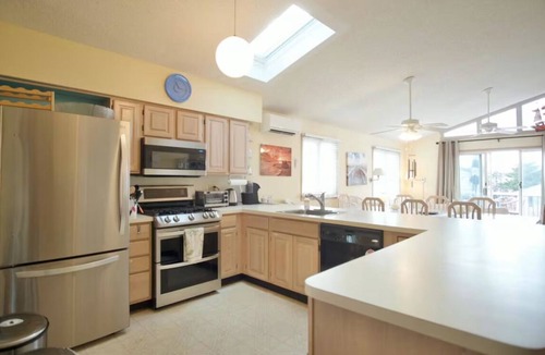 Townsend's Inlet House | South end Townsend Inlet Beachblock townhome is located only 7th from the ocean!