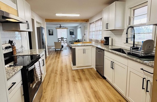 Arcadia House | Southern Charm! A cozy 4-bedroom house with laundry and WiFi in Spartanburg.