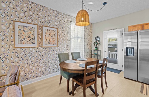 Lincolnville House | Southern Charmer|Private Backyard|Walk to Downtown