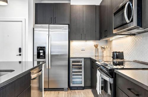 Channel District Apartment | Spacious 2BD Apartment | Close to DT w/Parking!