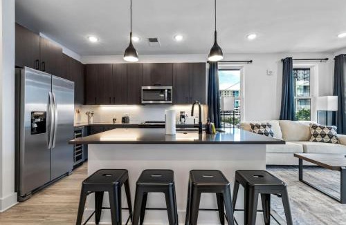 Channel District Apartment | Spacious 2BD Apartment | Close to DT w/Parking!