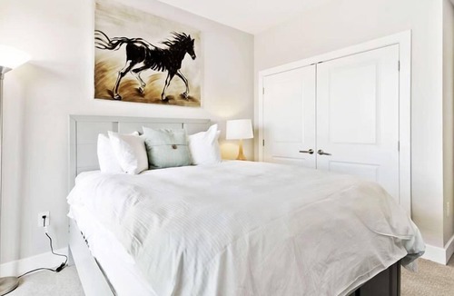 Aurora Highlands Apartment | Spacious 2BR Apt | Work Desk + Internet | Pentagon City