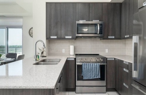 Central Waterfront Apartment | Spacious 2BR Harbourfront Stay in Downtown Toronto