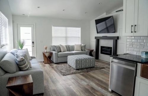 Palmetto House | Spacious 3-bedroom house in tranquil Palmetto with AC and gym