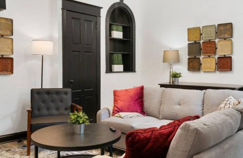 Penn-Knox Apartment | Spacious 3BR, 3BA Philly Retreat for 8 with Free Parking