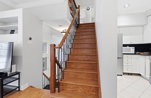 Brampton House | Spacious 3BR Brampton Retreat - Treadmill and Deck