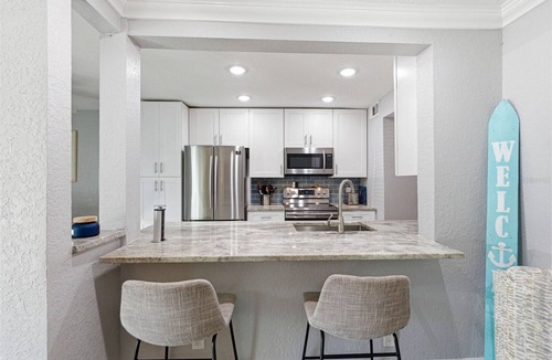 Bayview Condo | Spacious 3BR Condo in Gated St. Petersburg Community with Private Beach