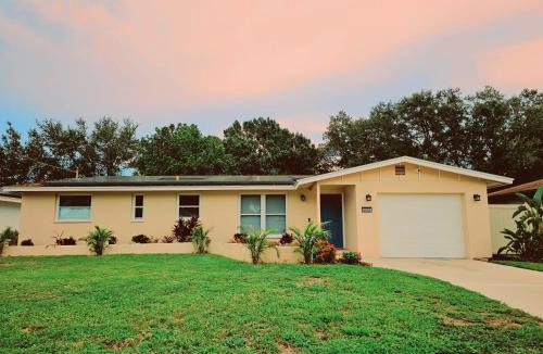 Sarasota Springs House | Spacious 3BR house, Fenced Yard, 16 mins to Siesta Key Beach