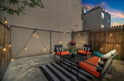 Fairmount House | Spacious 3BR Near Art Museum Patio Gameroom