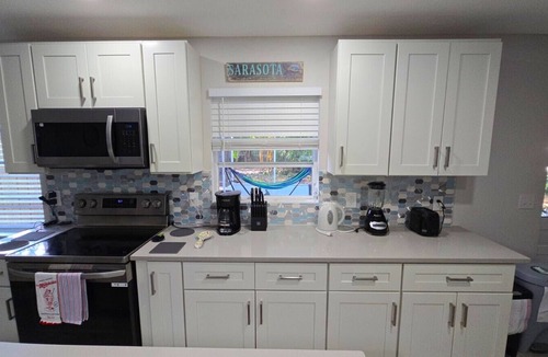 South Sarasota House | Spacious 3BR Retreat King Beds Close to Siesta Key