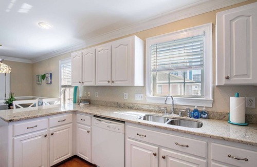 Windy Hill House | Spacious 3BR Getaway with BBQ, close to Beach