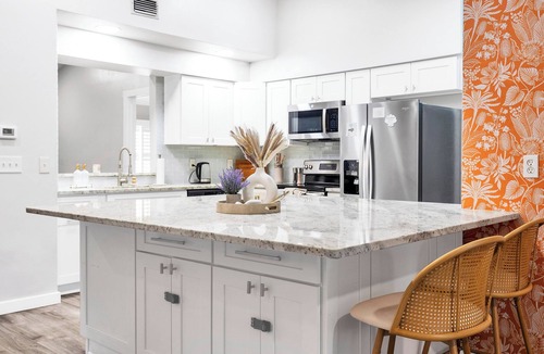 Largo House | Spacious 4-bedroom house with golf, Pool, Sauna, Jacuzzi & Firepit