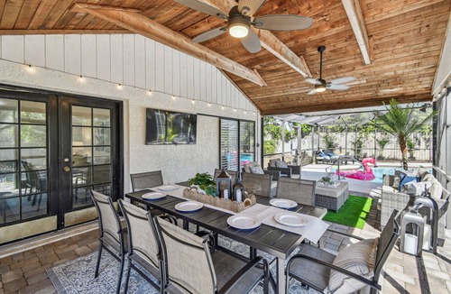 Palm Harbor House | Spacious 4-bedroom house with HEATED POOL, Games room in peaceful Palm Harbor