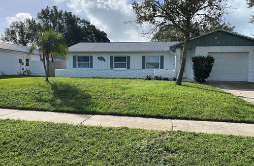 Winter Woods House | Spacious 4 bedroom with WiFi and AC in welcoming Port Orange Home away from home