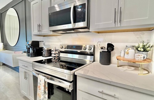 Zephyrhills House | Spacious 4-Bedroom Home with Huge Sunny backyard, Near Busch Gardens/Clearwater