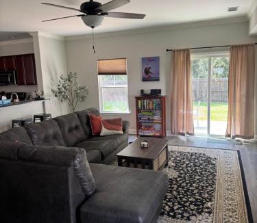 Burton House | Spacious 4Bdr house 15 Mins From Parris Island and Downtown Beaufort