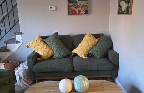 Cedonia House | Spacious 4BR Baltimore Townhome with AC, WiFi & Free Parking
