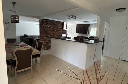 Silver Lake House | Spacious 5 bedroom 3.5 bath POOL home with Gym!