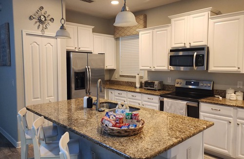 Calabria House | Spacious 5-bedroom house close to Disney Parks, WiFi, private pool ,club house.