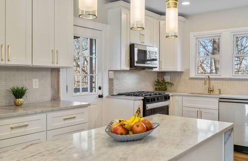 Teaneck House | Spacious 5BR w Parking, near NYC