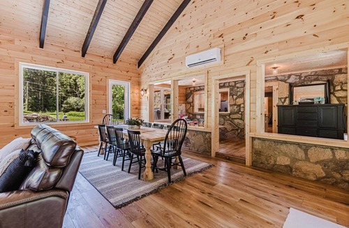 Whittier House | Spacious 6BR estate-loud creek,lighted pickleball basketball stocked fishpond