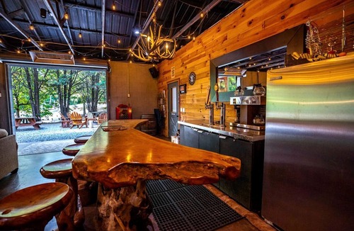 Copperhill Cabin | Spacious and Rustic Cabin with a Hot Tub near Copperhill for a Family Getaway in Tennessee