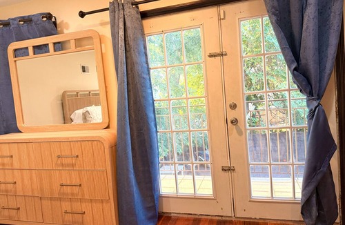 North Bergen Apartment | Spacious and Stylish 3BR in North Bergen; 5 miles from NYC and MetLife stadium