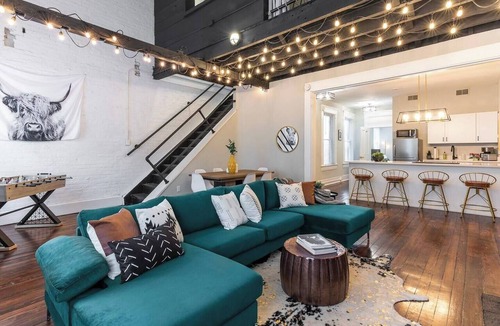 Pendleton Condo | Spacious & Chic - Walk to OTR, DT and Sleeps 11