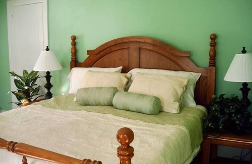 Lee House | Spacious Comfortable Charming Family Farmhouse Great Location