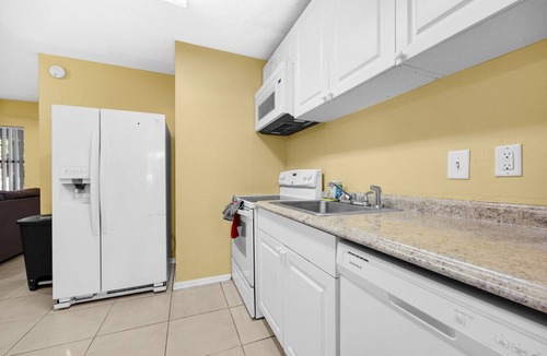 Gainesville House | Spacious & Comfy 2 BR Duplex- Downtown Duplex