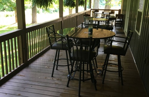 Jamestown Cabin | Spacious fully equipted 5-bedroom Riverfront Cabin on the Cumberland River.