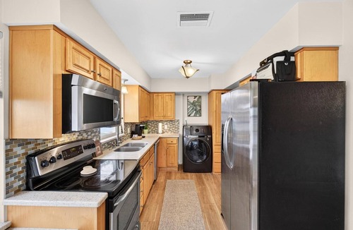 South Pinellas Community Council Apartment | Spacious Fun Retreat Near the Beach/Jacuzzi