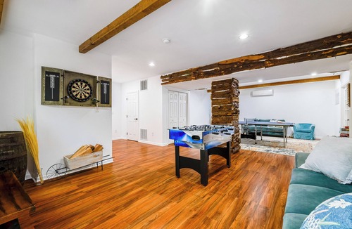 Mount Jackson Ski Chalet | Spacious Getaway: Nature, HotTub, GameRoom & Dogs