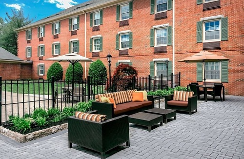 Tinton Falls Hotel | Spacious Good-Value Accommodation! Near Wampum Lake Park, Pet-Friendly!