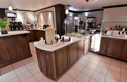 Plantation Apartment | Spacious Good-Value Suite w/Kitchen! FREE Breakfast, Outdoor Pool!