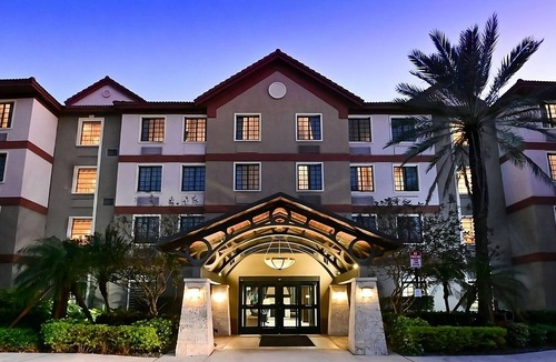 Plantation Apartment | Spacious Good-Value Suite w/Kitchen! FREE Breakfast, Outdoor Pool!