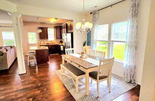 Chesapeake House | Spacious home in Chesapeake