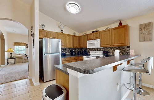 Highgate Park House | Spacious home with private pool, pool table and air hockey