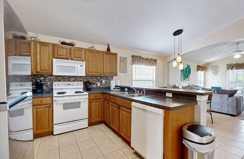 Highgate Park House | Spacious home with private pool, pool table and air hockey